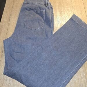 Chico's Size 8 Trouser Jeans